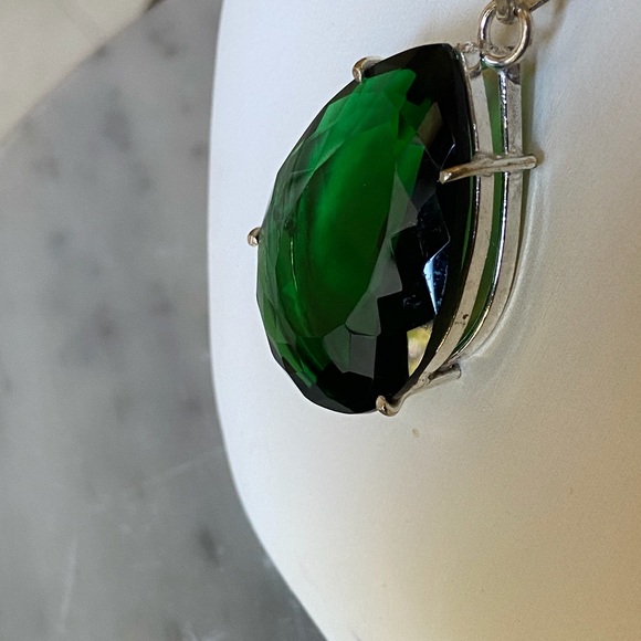 💥NEW‼️ 93.50 Ct. Green Moldavite Pendant 💥 - Picture 9 of 9